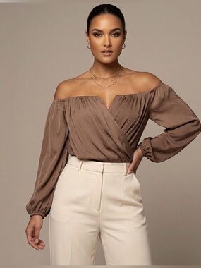 GUESS Off-Shoulder Wrap Blouse bodysuit in Taupe